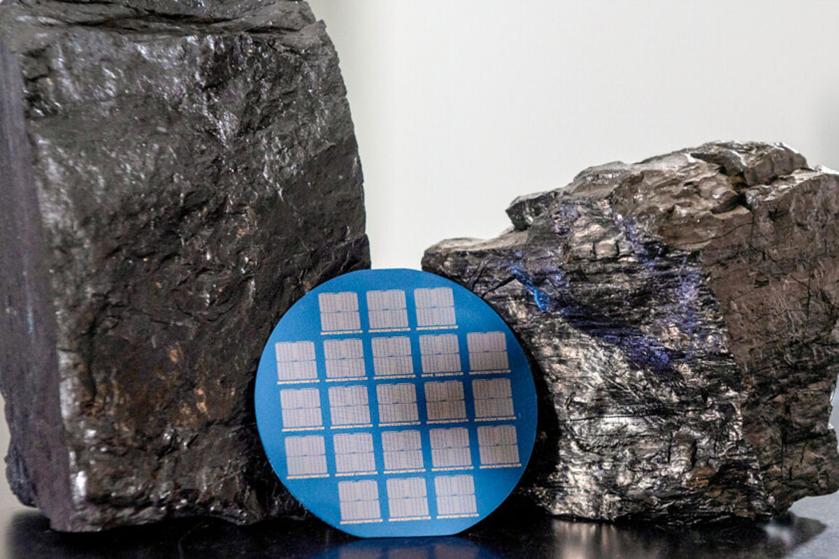 Wafer of coal-derived memristors made from Kentucky Blue Gem coal.