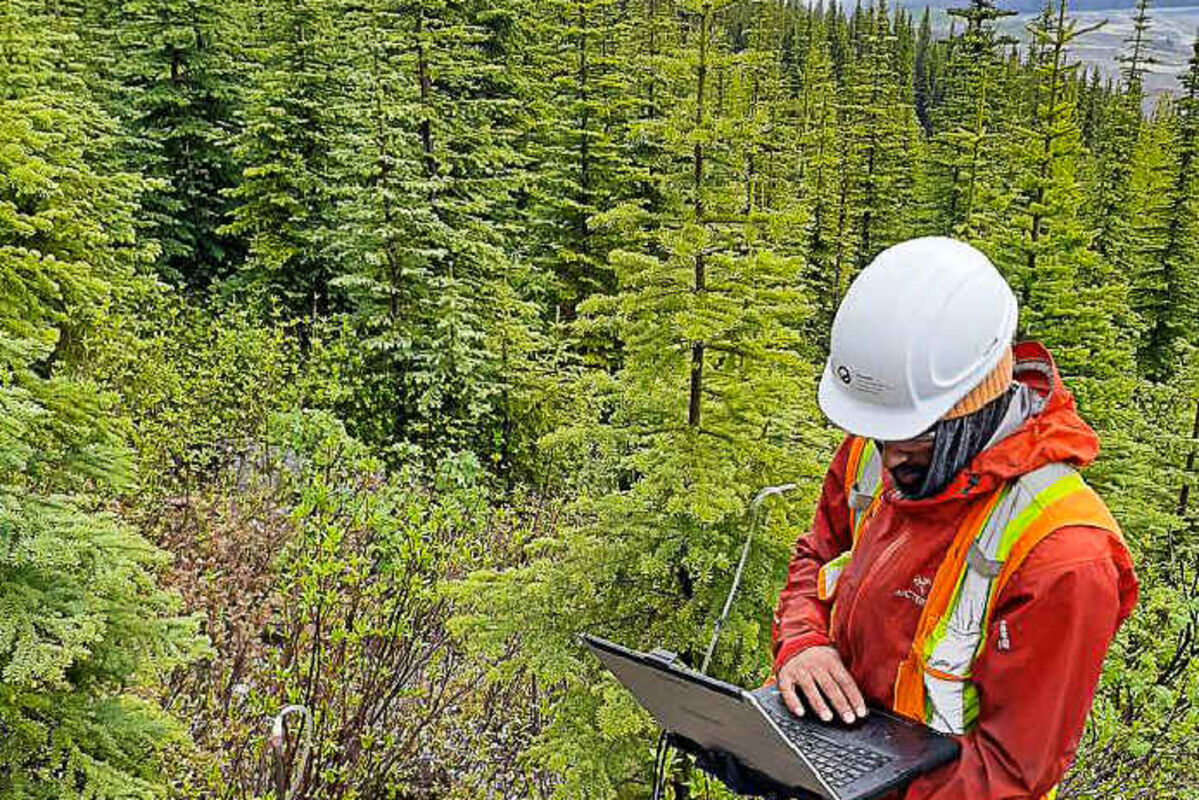 A geoscientist tests for CO2 that could indicate hidden mineralization in BC.