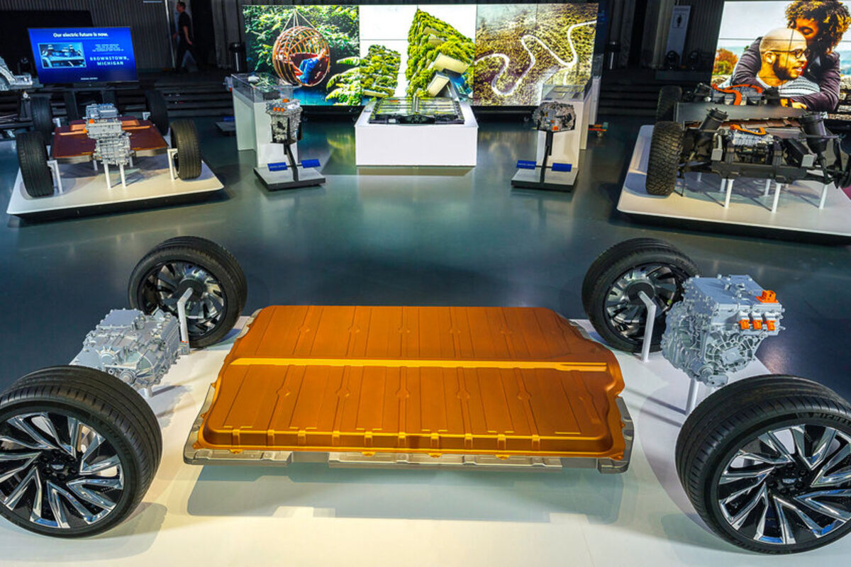 A display showing General Motors Ultium batteries and motors for EVs.