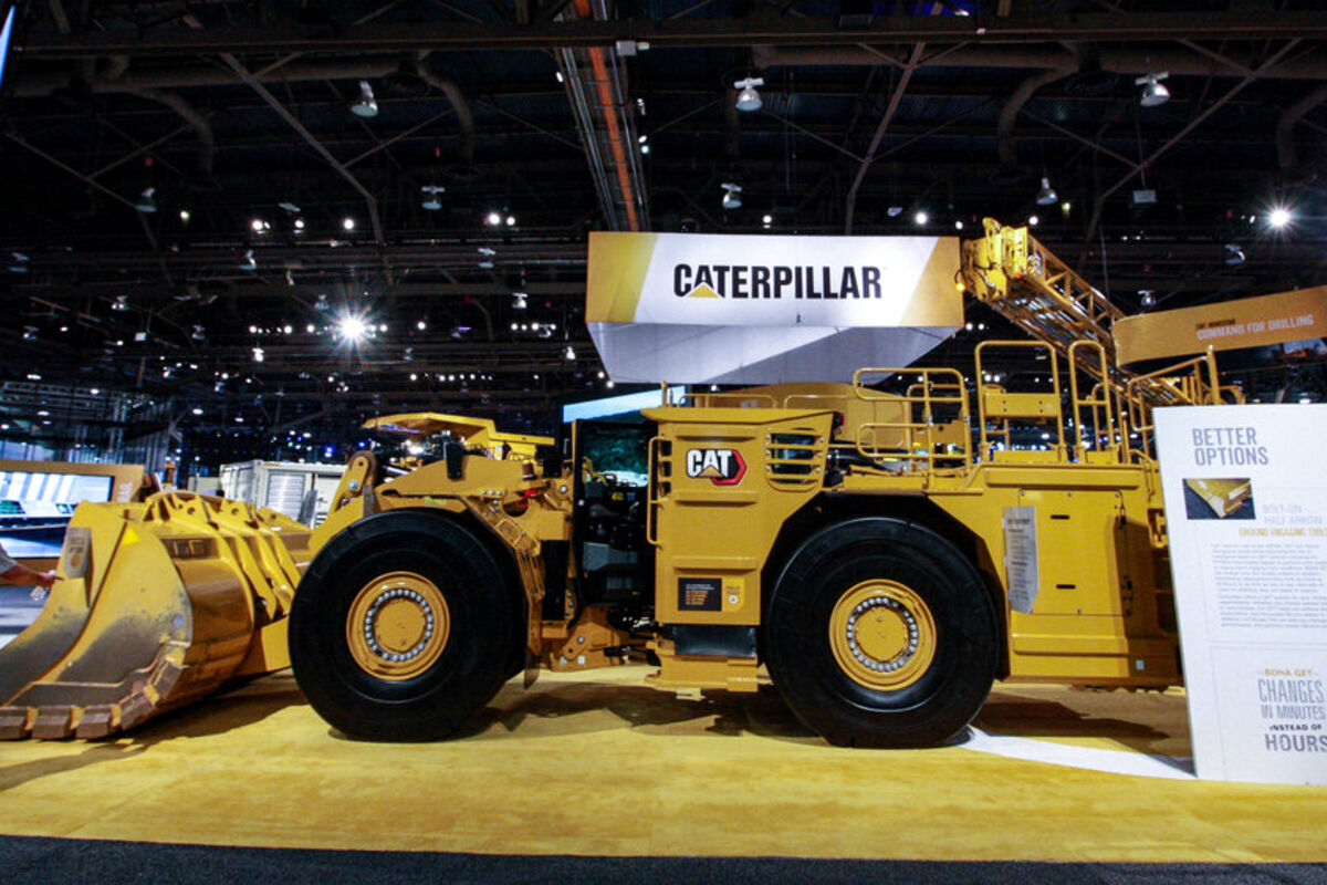 MINExpo Las Vegas Cat Caterpillar heavy equipment electric bulldozer low carbon
