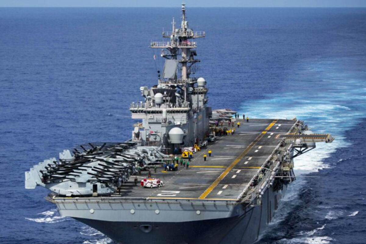 The%20USS%20Essex%20is%20a%20Landing%20Helicoptor%20Dock%20type%20ship%2E