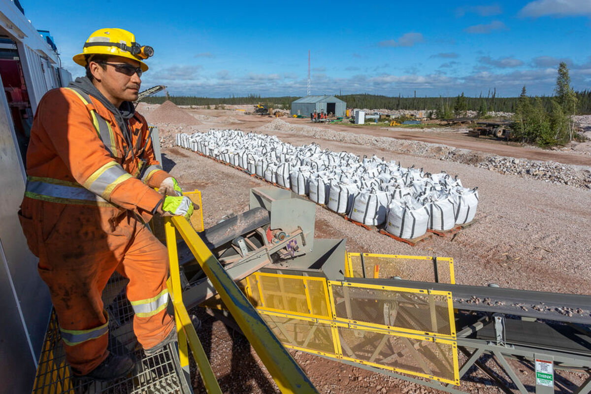 Saskatchewan Vital Metals Det'on Cho Nehanni Construction North T ore sorting