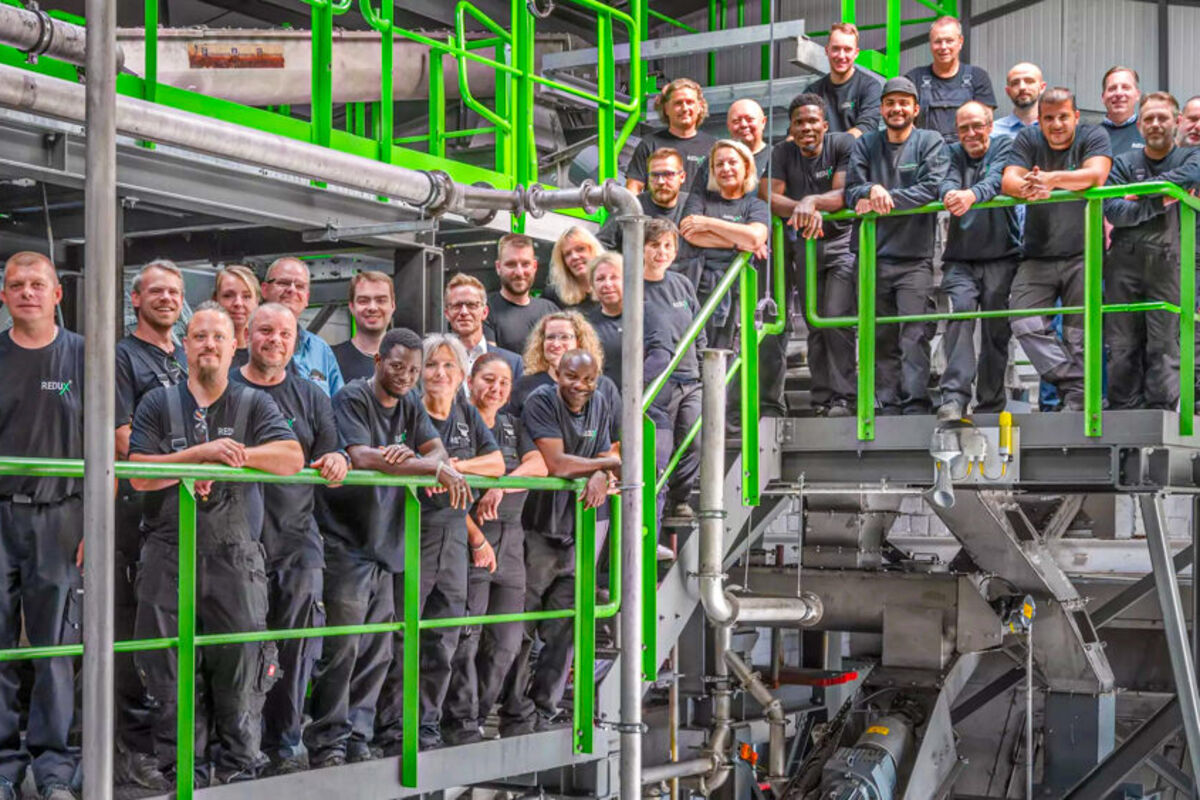 German%20Redux%20crew%20stands%20for%20picture%20together%20at%20Bremerhaven%20plant%2E