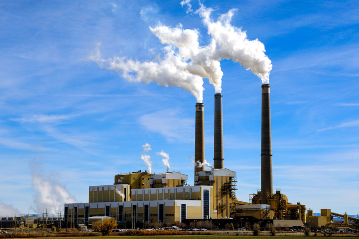 capturing carbon dioxide emissions from coal fired power plant upcycling
