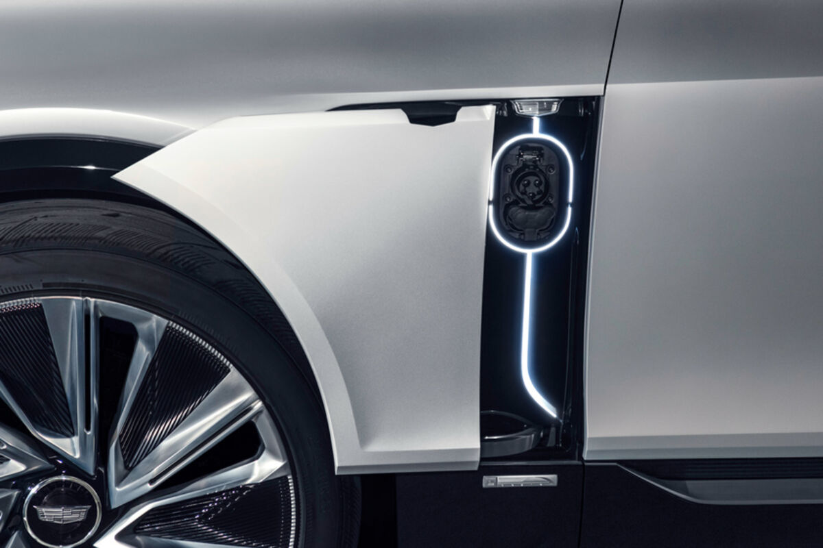 GM Cadillac Lyriq luxury crossover EV SUV revealed